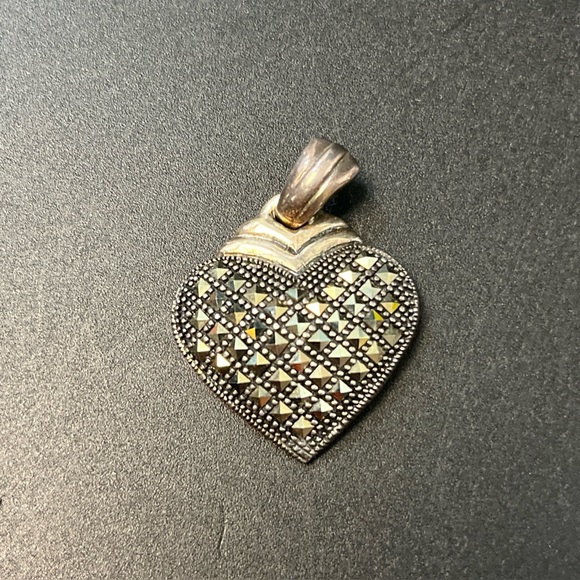 Elegant Silver Heart Pendant - Picture 1 of 8
